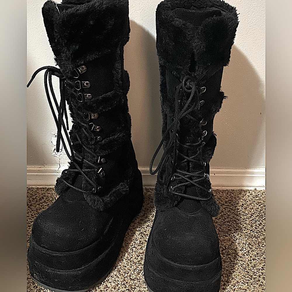 Demonia bear-202 size 9